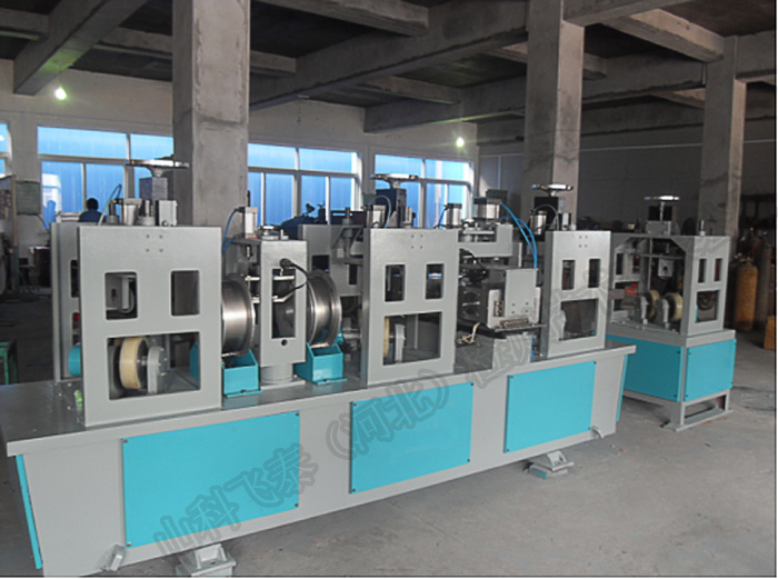 全自動(dòng)油套管漏磁探傷機(jī).jpg 全自動(dòng)油套管漏磁探傷機(jī).jpg